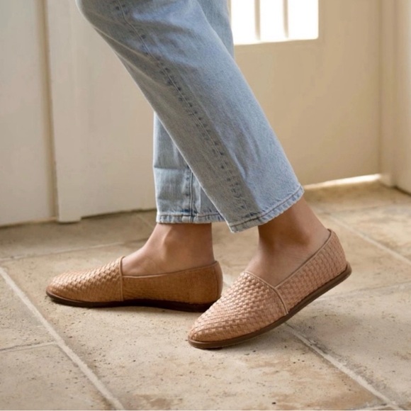 NIB: Nisolo Mara Leather Woven Slip-Ons in Almond, size 9 - Picture 2 of 8